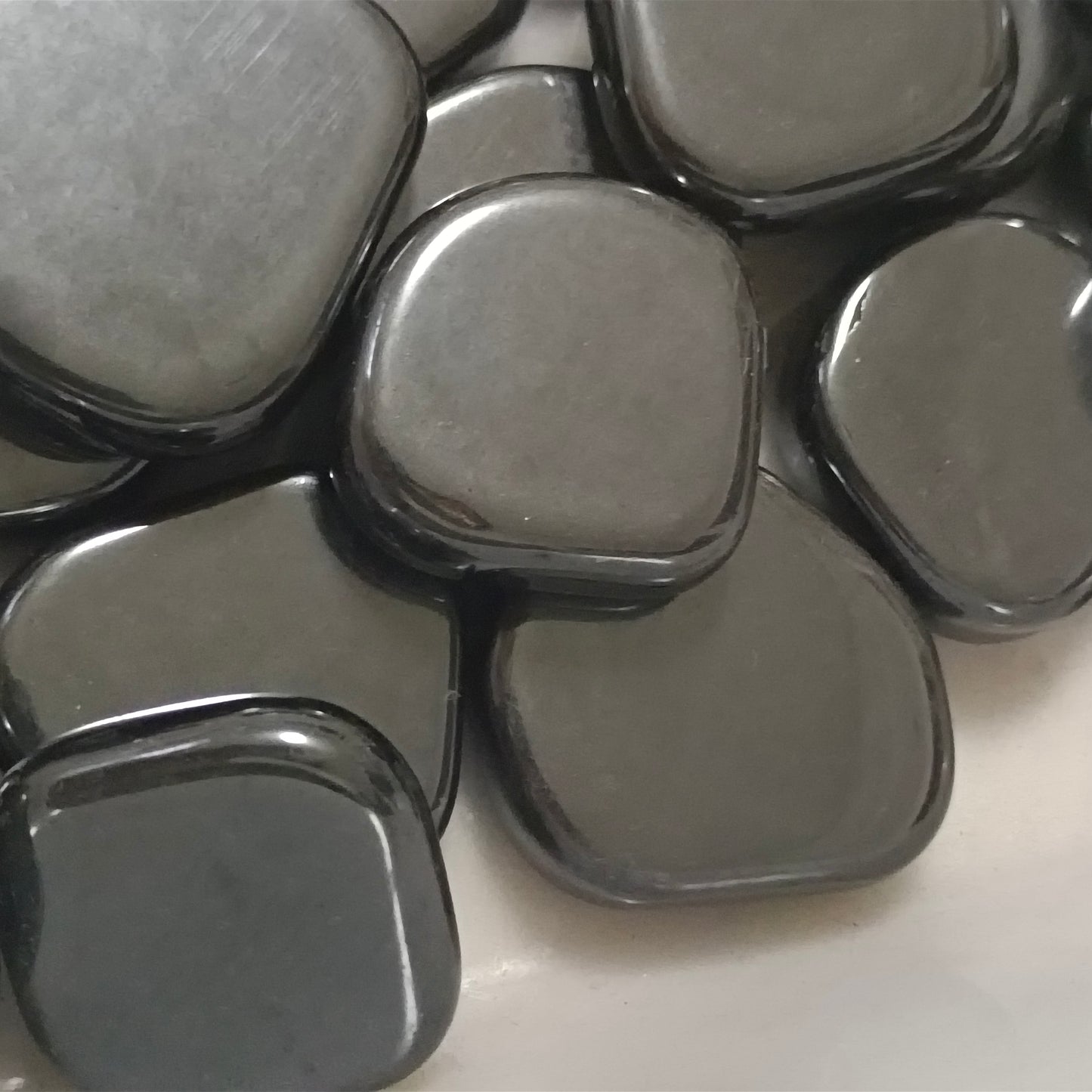 Wholesale Natural Hematite Crystal Crushed Stone Large Particle Rough Stone Ornaments Children's Play Stone