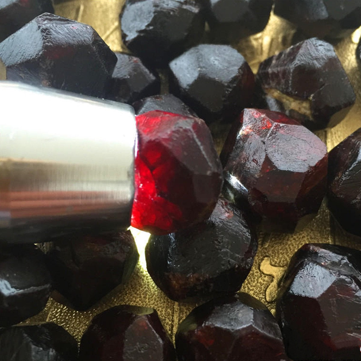 1Pc Natural Red Garnet Quartz Crystal Gemstone Healing Ene